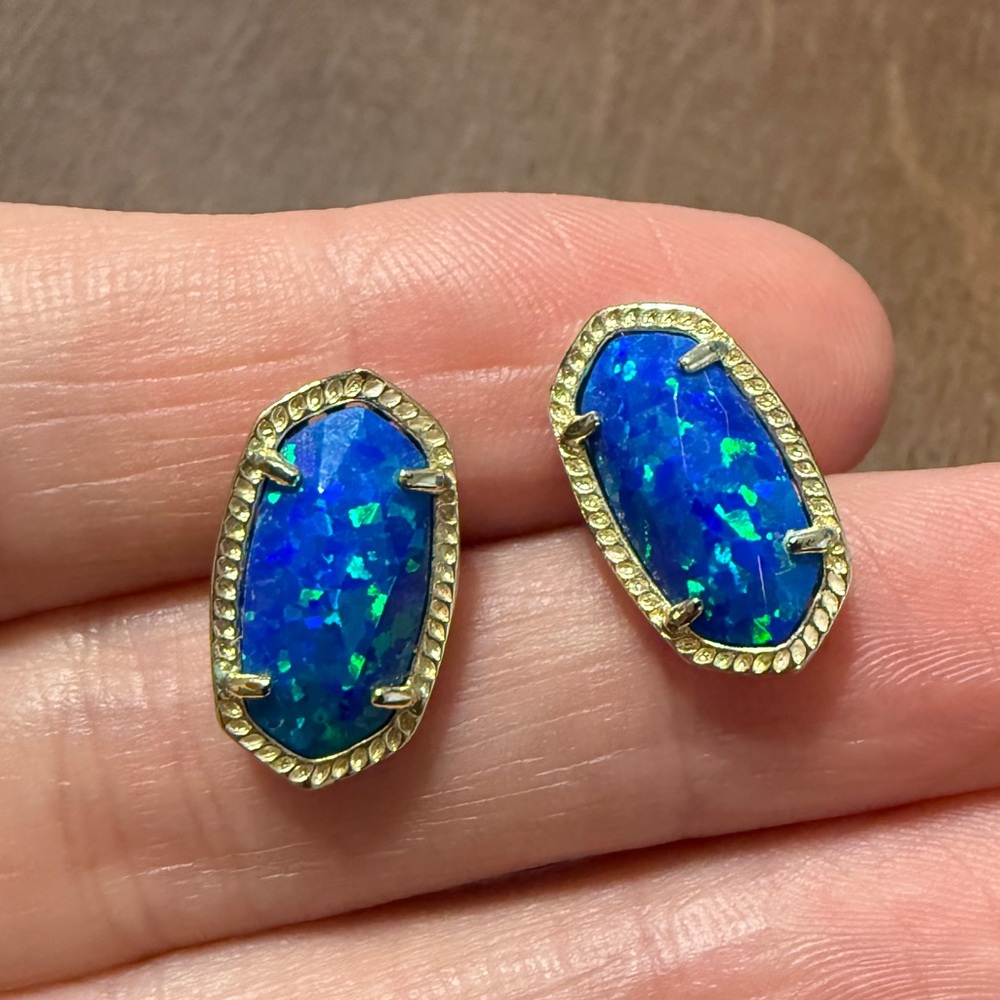 Kendra Scott Ellie Gold Stud Earrings in Blue Kyocera Opal